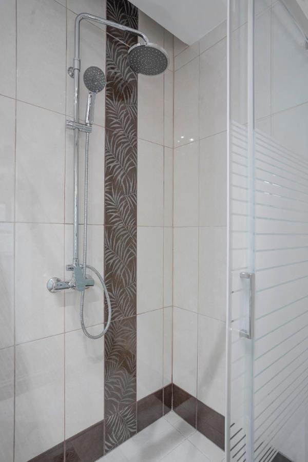 2 Bedroom Renovated Apartment With A View Athen Exterior foto
